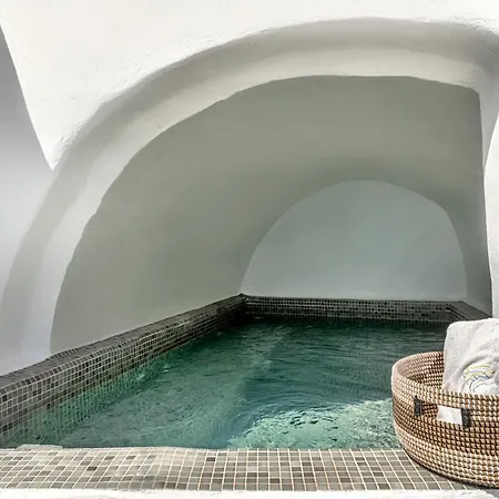 Yposkafo Jacuzzi House Holiday home Oia (Santorini)