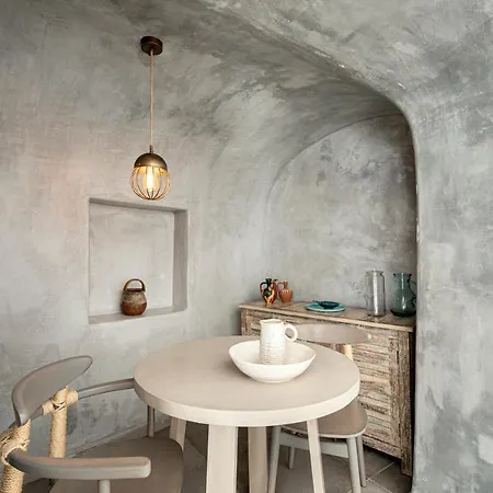 Yposkafo Jacuzzi House Oia (Santorini)